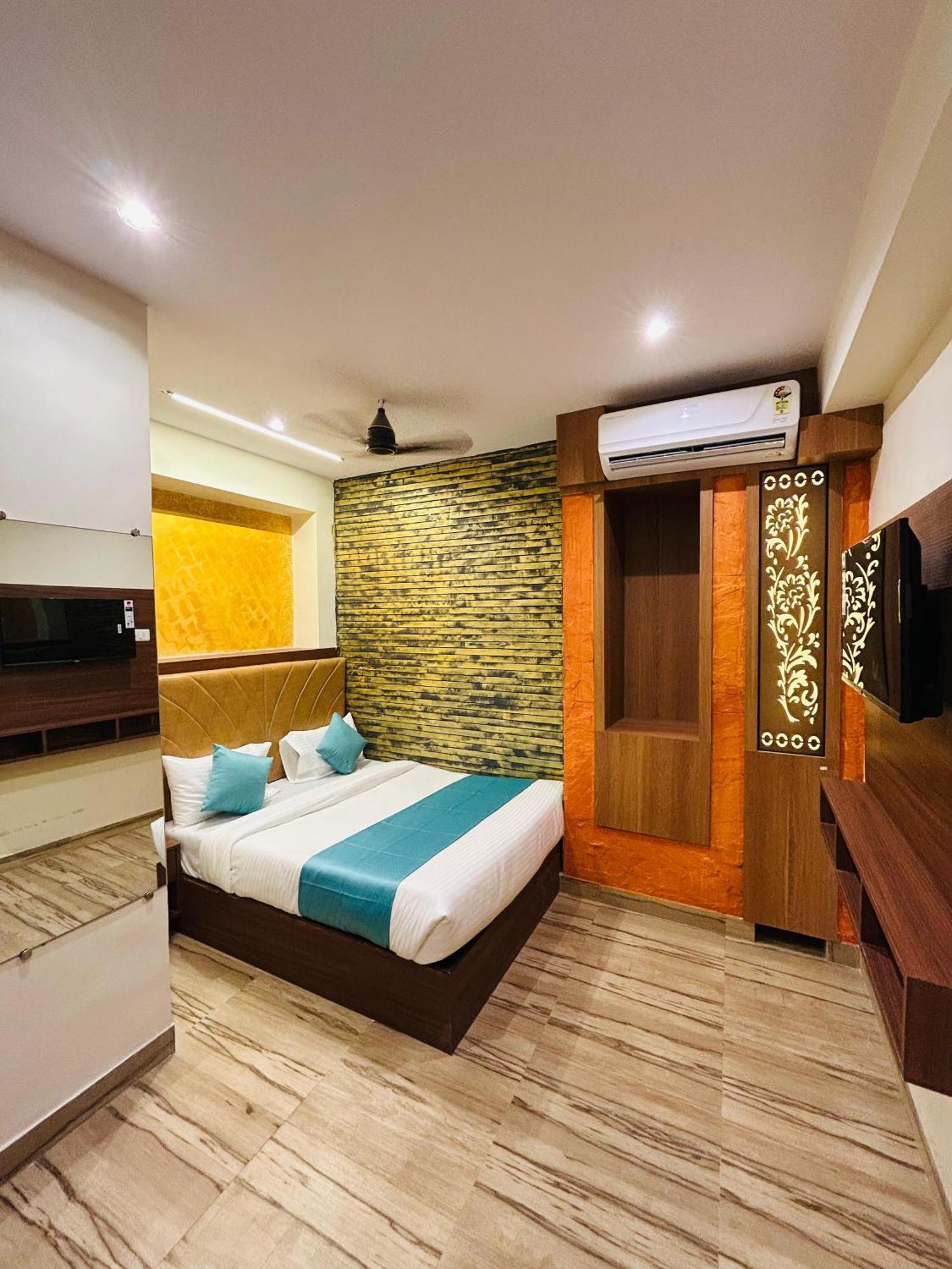 Hotel Le West Near Exhibition Center Bombaj
